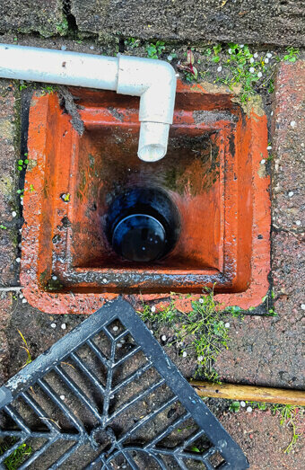 https://blockeddrainsjandakot.com.au/uploads/2025/07/hero-blocked-sewers-89214.jpg